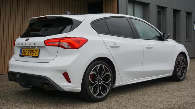 Ford FOCUS 1.5 182pk EcoBoost ST Line Business & Black Style B&O 18inch LM Trekhaak Stoel/Stuurwiel V.W. *NL auto*