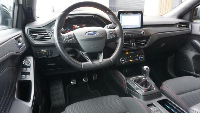 Ford FOCUS 1.5 182pk EcoBoost ST Line Business & Black Style B&O 18inch LM Trekhaak Stoel/Stuurwiel V.W. *NL auto*