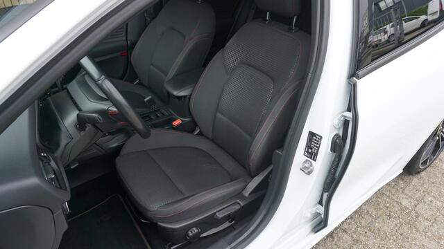 Ford FOCUS 1.5 182pk EcoBoost ST Line Business & Black Style B&O 18inch LM Trekhaak Stoel/Stuurwiel V.W. *NL auto*