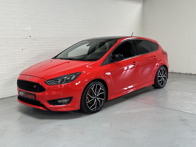 Ford FOCUS 1.5 EcoBoost ST Line Business CLIMA // CAMERA // CRUISE // NAVI