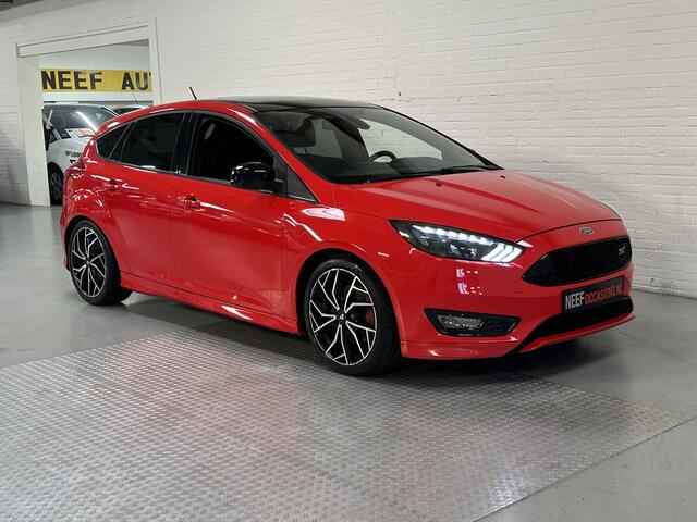 Ford FOCUS 1.5 EcoBoost ST Line Business CLIMA // CAMERA // CRUISE // NAVI