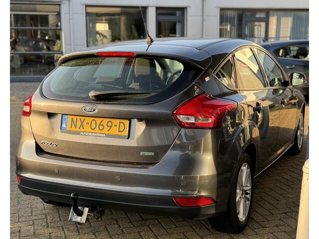 Ford FOCUS 1.0 Lease Edition 125PK | 2e Eigenaar | NL AUTO | NAP | Trekhaak | Navigatie | Airco | Cruise Control | Parkeersensoren | Lichtmetalen Velgen | APK tot 04-05-2027 |