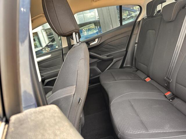 Ford FOCUS 1.0 EcoBoost Trend Edition Business 125PK | NL AUTO | NAP | Parkeersensoren Voor en Achter | Airco | Navigatie | Cruise Control | Lichtmetalen Velgen | 2 Sleutels |