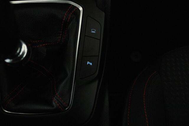 Ford FOCUS 1.0 EcoBoost Titanium Business (CAMERA, NAVIGATIE, CRUISE CONTROL, PARKEERSENSOREN)