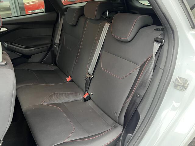 Ford FOCUS Wagon 1.0 ST-Line | Nieuw binnen | Stoel en stuurverwarming | Navi | PDC | 141 PK