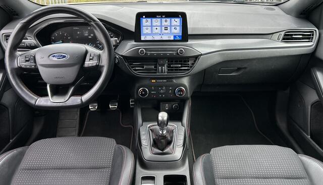 Ford FOCUS Wagon 1.5 EcoBoost ST Line Business 182PK | Volledig Dealeronderhouden | 2e Eigenaar | NL AUTO | NAP | Wegklapbare Trekhaak | Elektrische Stoel | Half Leder | Stoelverwarming | Stuurverwarming | Voorruitverwarming | Navigatie |