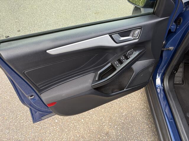 Ford FOCUS 1.0 EcoBoost Trend Edition Business / NAVI / CRUISE / TREKHAAK / 127dkm! NAP!