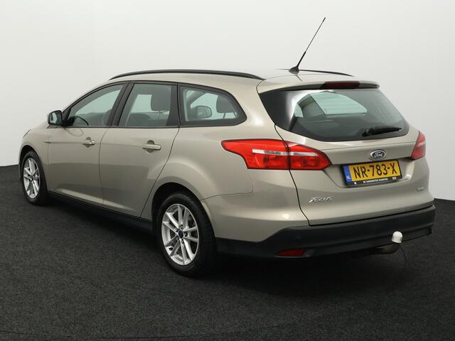 Ford FOCUS Wagon 1.0 Trend Trend 100PK/74KW Trekhaak, cruise met ASLD, apple carplay/android auto, Parkeersensor achter Een ruime auto die ideaal is voor dagelijks gebruik. Dankzij de ruime kofferbak is er genoeg plek voor bagage en boodschappen. De auto rijdt comfortabel en is voorzien van een zuinige 1.0 ben