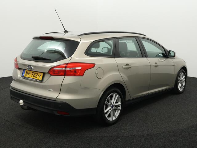 Ford FOCUS Wagon 1.0 Trend Trend 100PK/74KW Trekhaak, cruise met ASLD, apple carplay/android auto, Parkeersensor achter Een ruime auto die ideaal is voor dagelijks gebruik. Dankzij de ruime kofferbak is er genoeg plek voor bagage en boodschappen. De auto rijdt comfortabel en is voorzien van een zuinige 1.0 ben