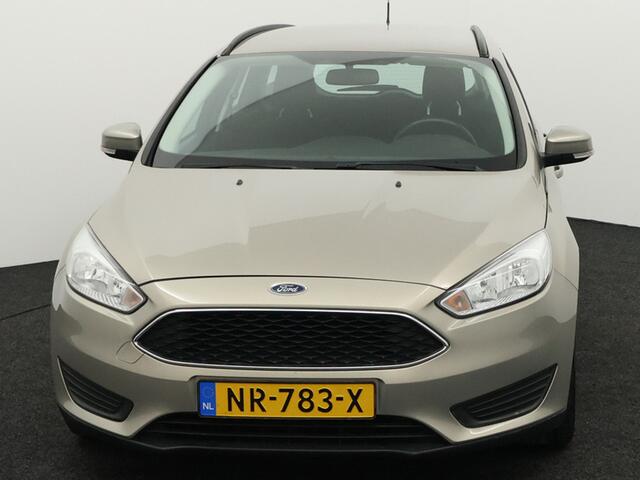 Ford FOCUS Wagon 1.0 Trend Trend 100PK/74KW Trekhaak, cruise met ASLD, apple carplay/android auto, Parkeersensor achter Een ruime auto die ideaal is voor dagelijks gebruik. Dankzij de ruime kofferbak is er genoeg plek voor bagage en boodschappen. De auto rijdt comfortabel en is voorzien van een zuinige 1.0 ben