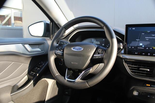 Ford FOCUS 1.0 EcoBoost Hybrid Titanium | Incl. 12 maanden garantie | Parkeersensoren | Apple Carplay/Andoid Auto | Navigatie | Climate control | Cruise control | DAB | Airco | Bluetooth | Lichtmetalen velgen
