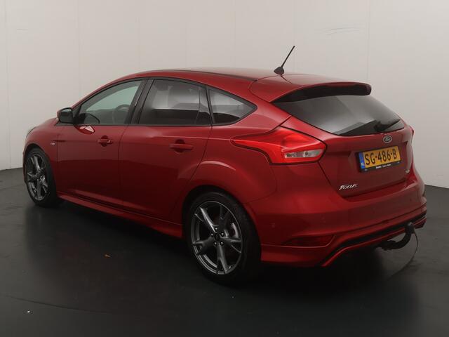 Ford FOCUS EcoBoost 125 pk ST-Line | Trekhaak | Voorruit verwarming | 18-inch | 100% dealer onderhouden