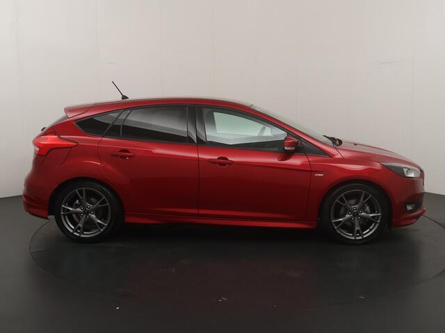 Ford FOCUS EcoBoost 125 pk ST-Line | Trekhaak | Voorruit verwarming | 18-inch | 100% dealer onderhouden
