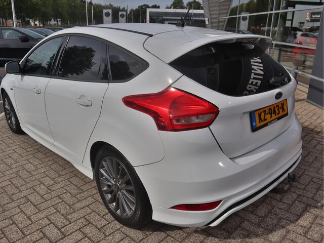 Ford FOCUS 1.5 ST-Line | Schuif- Kanteldak | Trekhaak | Camera | 44.999km NAP |