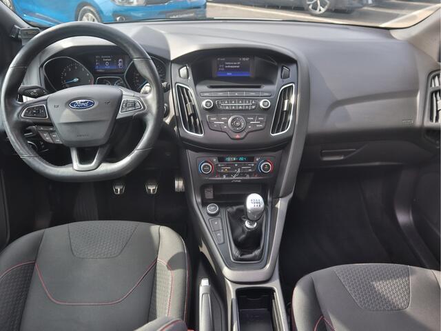 Ford FOCUS 1.5 ST-Line | Schuif- Kanteldak | Trekhaak | Camera | 44.999km NAP |