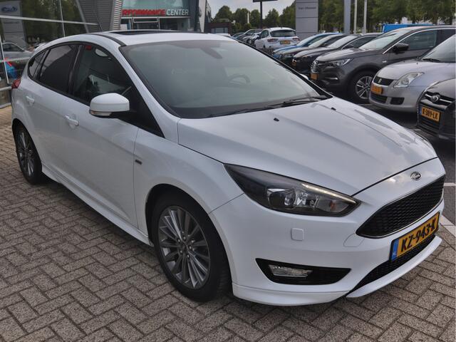 Ford FOCUS 1.5 ST-Line | Schuif- Kanteldak | Trekhaak | Camera | 44.999km NAP |