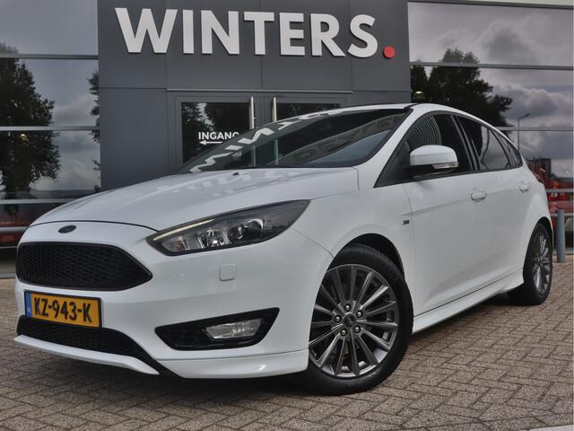 Ford FOCUS 1.5 ST-Line | Schuif- Kanteldak | Trekhaak | Camera | 44.999km NAP |