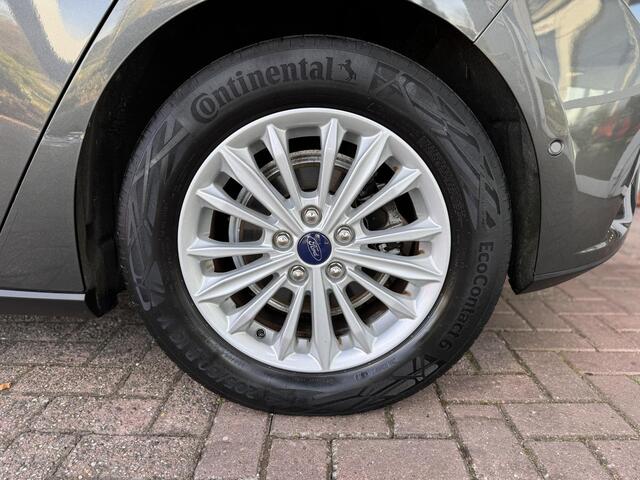 Ford FOCUS 125pk EcoBoost Titanium Navi Camera Winter Parking pack Adaptive Cruise Keyless 5drs