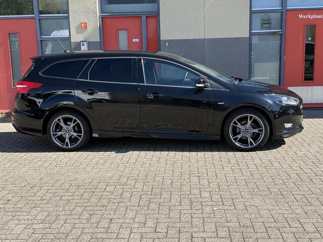 Ford FOCUS Wagon 1.0 Titanium ST-Line, Parkassist, Camera,Navigatie