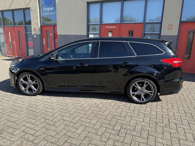 Ford FOCUS Wagon 1.0 Titanium ST-Line, Parkassist, Camera,Navigatie