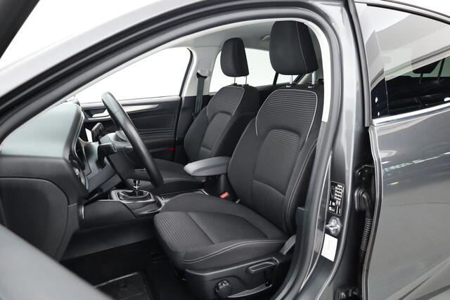 Ford FOCUS 1.0 EcoBoost Hybrid Titanium Style | Rijklaar! | Cruise Control | Camera | Stoel- Stuurverw. | Apple CarPlay & Android Auto | Navi