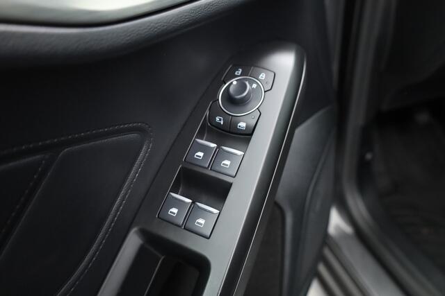 Ford FOCUS 1.0 EcoBoost Hybrid Titanium Style | Rijklaar! | Cruise Control | Camera | Stoel- Stuurverw. | Apple CarPlay & Android Auto | Navi
