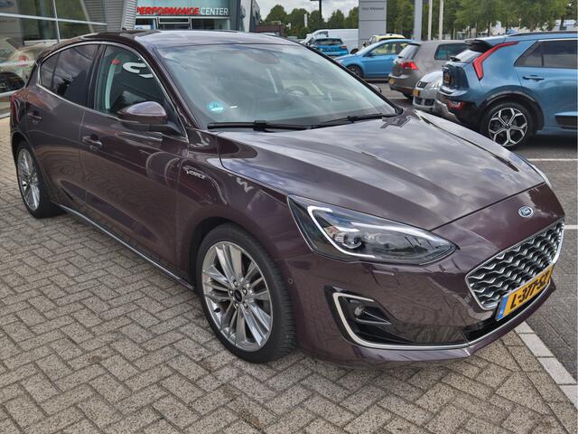 Ford FOCUS 1.5 EcoBoost Vignale | Navigatie | Stoel/Stuur verwarming | Leder | Head-Up Display | ECC-Airco |
