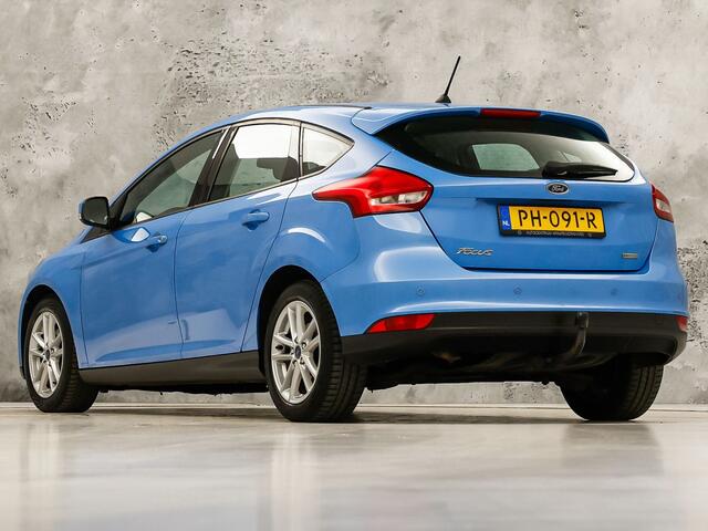Ford FOCUS 1.0 Sport (NAVIGATIE, LM VELGEN, PARKEERSENSOREN, TREKHAAK, SPORTSTOELEN, CRUISE, NIEUWSTAAT)