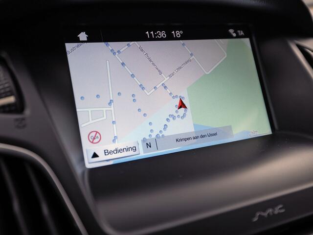 Ford FOCUS 1.0 Sport (NAVIGATIE, LM VELGEN, PARKEERSENSOREN, TREKHAAK, SPORTSTOELEN, CRUISE, NIEUWSTAAT)