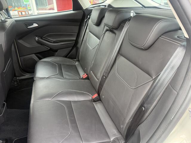Ford FOCUS 1.0 EcoBoost Titanium Business Nieuwstaat..!! Leder comf.intr, Navigatie, Camera, Climate contr, etc..