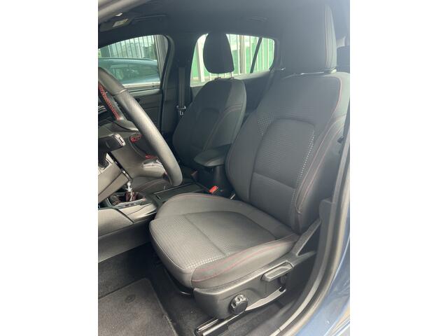Ford FOCUS Wagon 1.0 EcoBoost ST Line Business | NAVI | CARPLAY/ANDROID | CRUISE CONTROL | LMV 17'' | PDC V+A | STOEL/STUURVERWARMING | AIRCO | DAB | BLUETOOTH | ALL-SEASON BANDEN