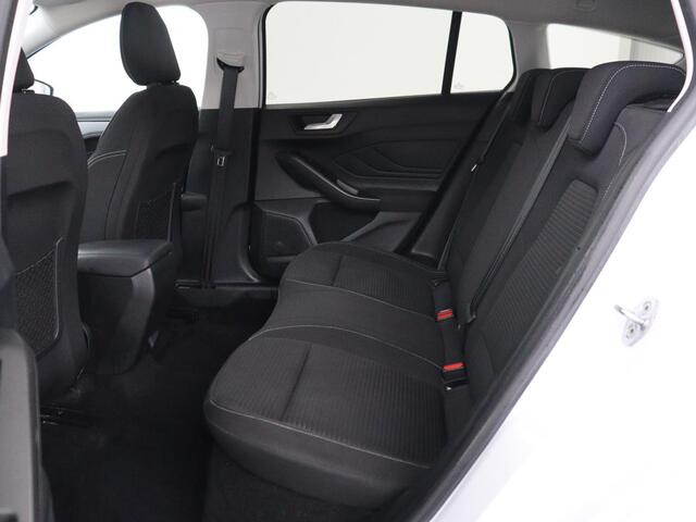 Ford FOCUS 1.0 EcoBoost Hybrid Titanium Style | Trekhaak | Carplay | Navigatie | Keyless | Full LED | Parkeerhulp | Climate control | Bluetooth | Cruise control