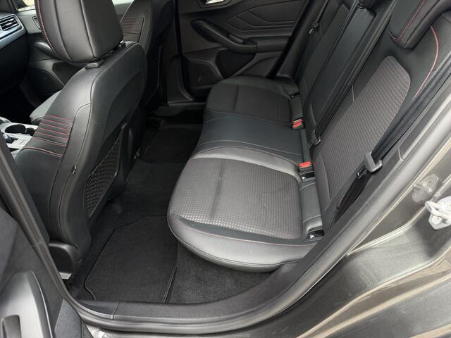 Ford FOCUS 1.0 Titanium Business Automaat / Keyless / Carplay / Navigatie / PDC v+a