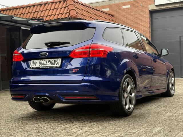 Ford FOCUS Wagon 2.0 ST 250PK/XENON/RECARO/CRUISE/STOELVW/18"/UNIEK!