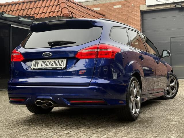 Ford FOCUS Wagon 2.0 ST 250PK/XENON/RECARO/CRUISE/STOELVW/18"/UNIEK!