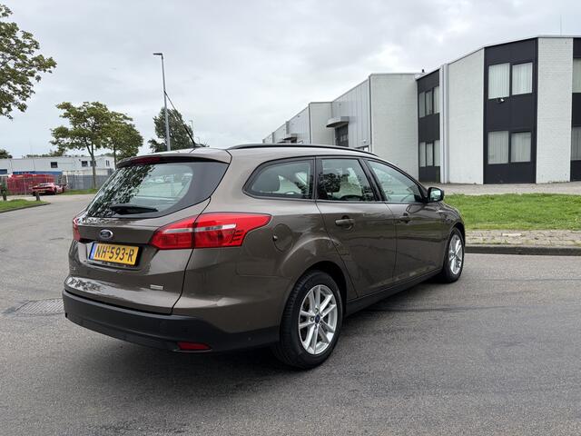 Ford FOCUS Wagon 1.0i Eco-Boost Trend 101 PK. Zuinige en zeer fijn rijdende auto !!! Alle keuringen toegestaan !!