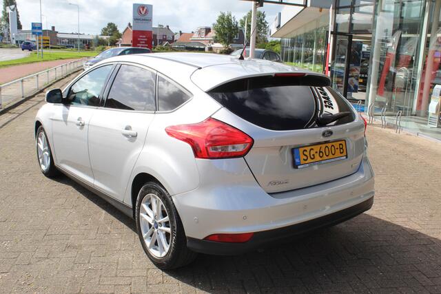 Ford FOCUS 1.0 125PK Titanium , 5 deurs , Erg goed onderhouden Climate control , Navigatie , Camera , Bluetooth Cruise control , Parkeersensoren , LED dag rijverlichting