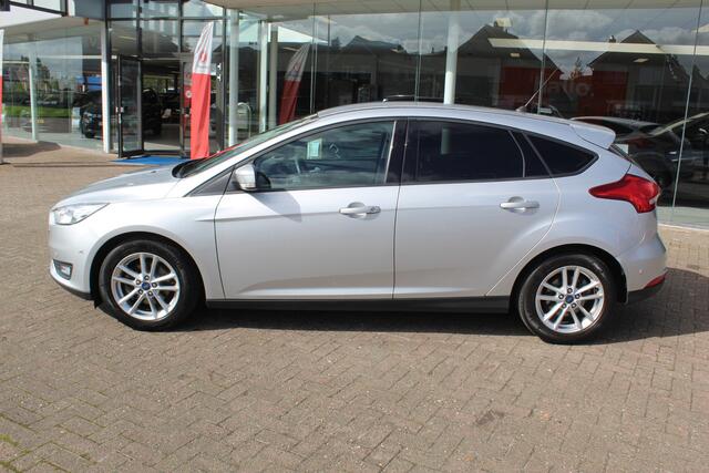Ford FOCUS 1.0 125PK Titanium , 5 deurs , Erg goed onderhouden Climate control , Navigatie , Camera , Bluetooth Cruise control , Parkeersensoren , LED dag rijverlichting