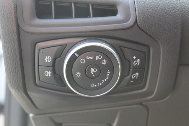 Ford FOCUS 1.0 125PK Titanium , 5 deurs , Erg goed onderhouden Climate control , Navigatie , Camera , Bluetooth Cruise control , Parkeersensoren , LED dag rijverlichting