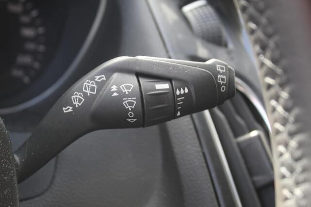 Ford FOCUS 1.0 125PK Titanium , 5 deurs , Erg goed onderhouden Climate control , Navigatie , Camera , Bluetooth Cruise control , Parkeersensoren , LED dag rijverlichting