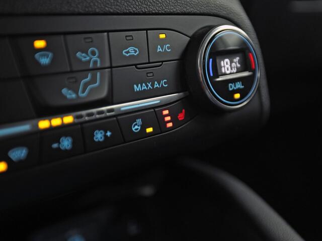 Ford FOCUS Wagon 1.0 EcoBoost Titanium Sport (APPLE CARPLAY, GROOT NAVI, STUUR/STOELVERWARMING, CAMERA, SPORTSTOELEN, GETINT GLAS, ADAPTIVE CRUISE, NIEUWSTAAT)