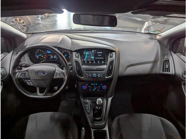 Ford FOCUS 1.5 EcoBoost 150pk ST-Line Navi Camera Voorruitverwarming Parking pack 18" LM Wagon Dealeronderhouden
