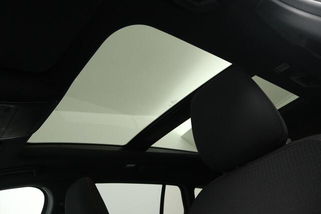 Ford FOCUS Wagon 1.5 EcoBoost Vignale (PANORAMADAK, STOEL/STUUR VERWARMING, CAMERA, CRUISE CONTROL ADAPTIEF, TREKHAAK)