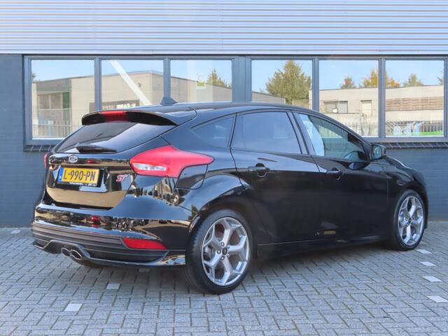 Ford FOCUS 2.0 ST | carplay | navi | stuurwielverwarming | voorruitverwarming