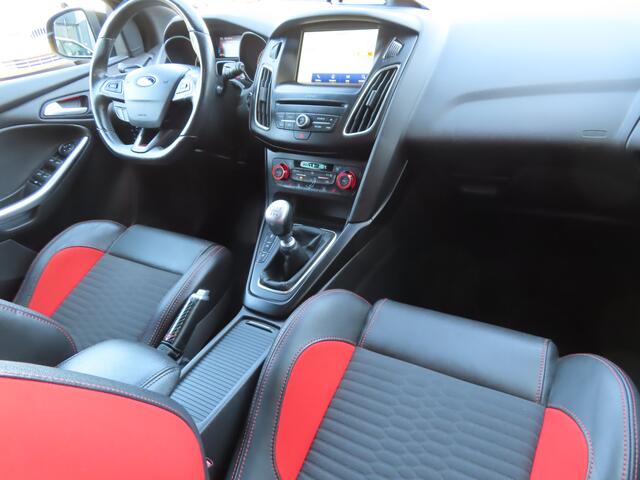 Ford FOCUS 2.0 ST | carplay | navi | stuurwielverwarming | voorruitverwarming