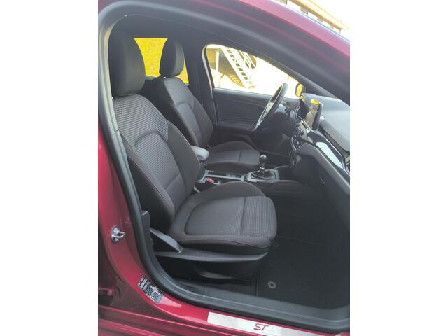 Ford FOCUS 1.0 EcoBoost Hybrid ST Line X Business DAB, carplay, camera, 155PK hybrid, B&O audio, navi, cruise en climate control.
