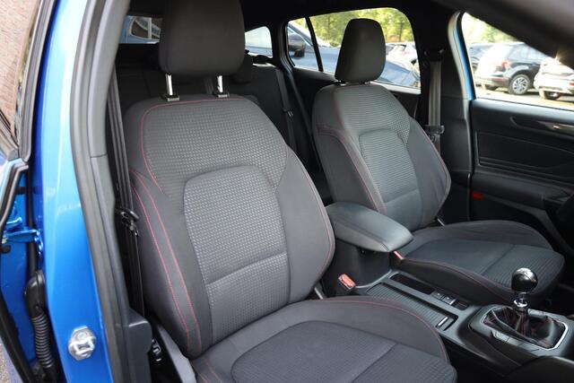 Ford FOCUS Wagon 1.0 EcoBoost ST Line Business TREKHAAK PANO STOEL/STUUR/RUITVERW. CARPLAY ZWARTE-HEMEL DAB NAVI CRUISE 2XPDC 17''LMV – foto 9