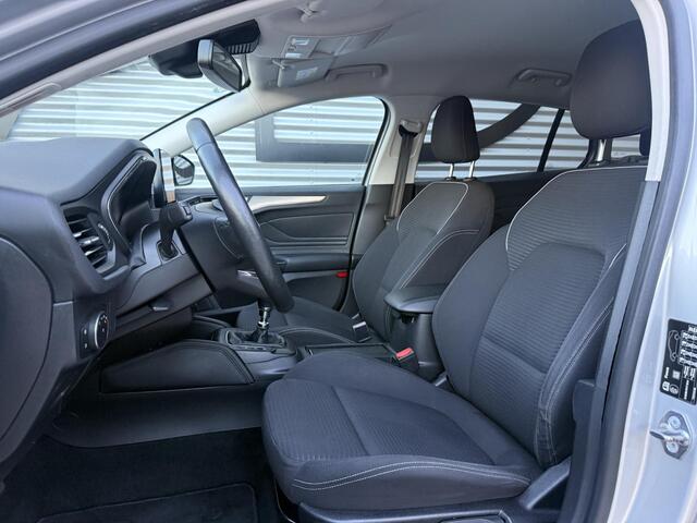 Ford FOCUS Wagon 1.0 EcoBoost Titanium Business 2e Eigenaar|Navi|Camera|Trekhaak|Clima|Stoelverwarming|PDC V+A|Carplay|APK tot 04-2027 – foto 4