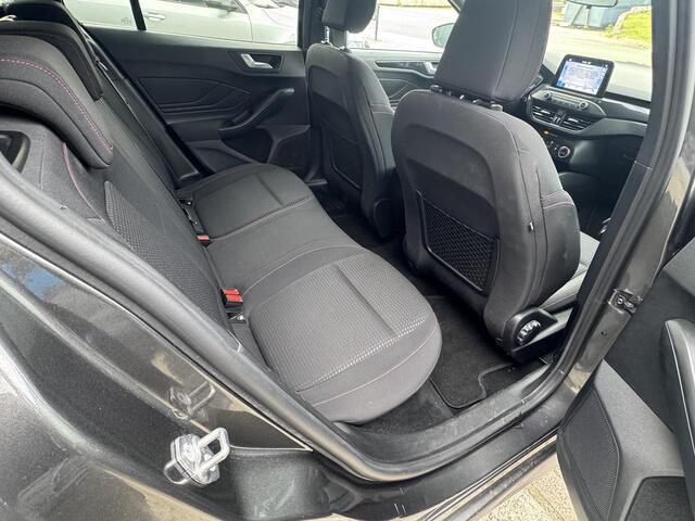 Ford FOCUS Wagon 1.0 EcoBoost Titanium Business Automaat - Navigatie - Climate Control - Trekhaak – foto 8