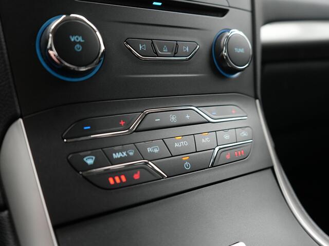 Ford GALAXY 2.0 Titanium Automaat 7 Persoons 241pk | Camera | Apple Carplay | Voorstoelen Verwarmd | Cruise Control | LED Koplampen | Navigatie |